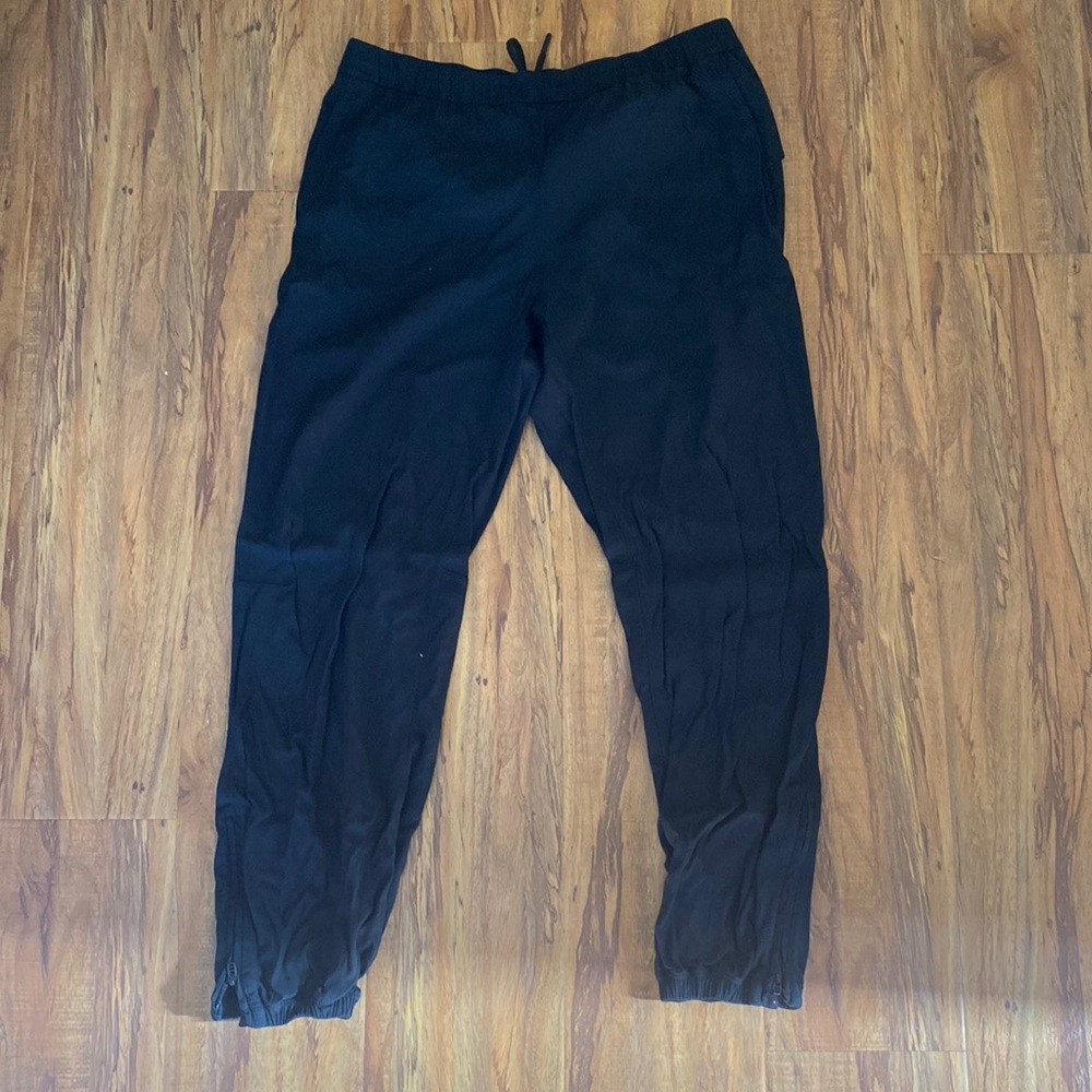 Black lululemon joggers